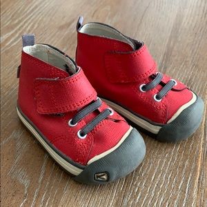 Keen toddler/baby size 4 boots.